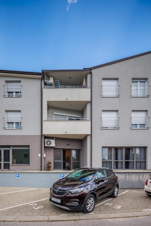 Terra 5 Deluxe Apartment On The Ground Floor With Private Parking Rijeka Eksteriør bilde