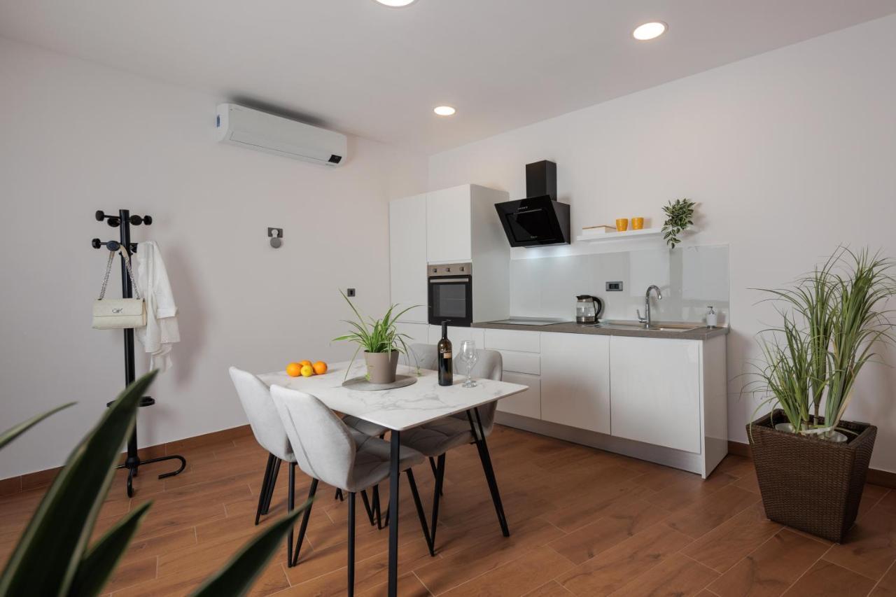 Terra 5 Deluxe Apartment On The Ground Floor With Private Parking Rijeka Eksteriør bilde